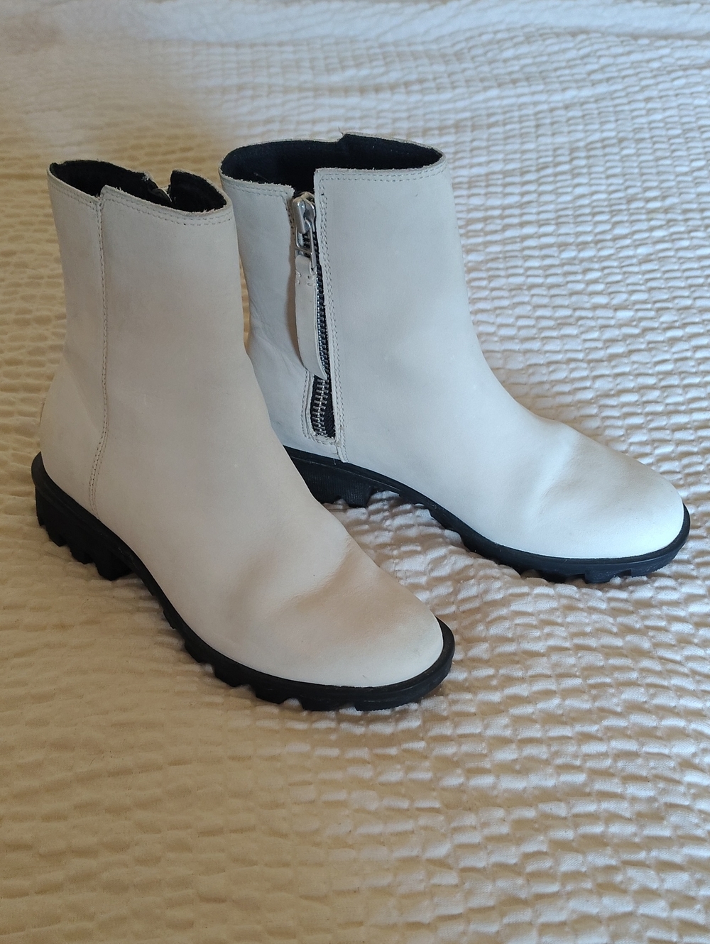 Sorel Phoenix Zip Waterproof Boots Size 5.5 Winter White/Cream